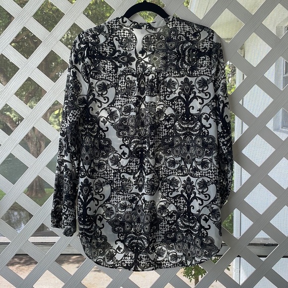 Charming Charlie High/Low V-Neck Sheer Print Tunic Top - Picture 4 of 9